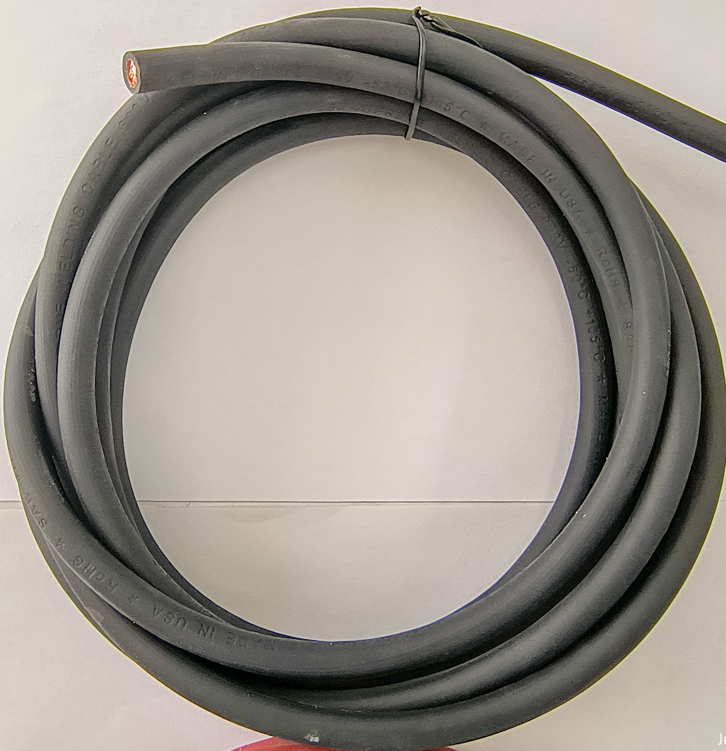 TRUE® 4 Gauge AWG 25 Ft Black + 25 Ft Red Flexible Copper USA Welding Cable - Image 3